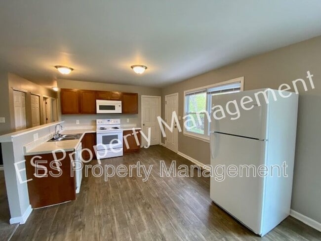 Building Photo - 8070 Chiltern Dr