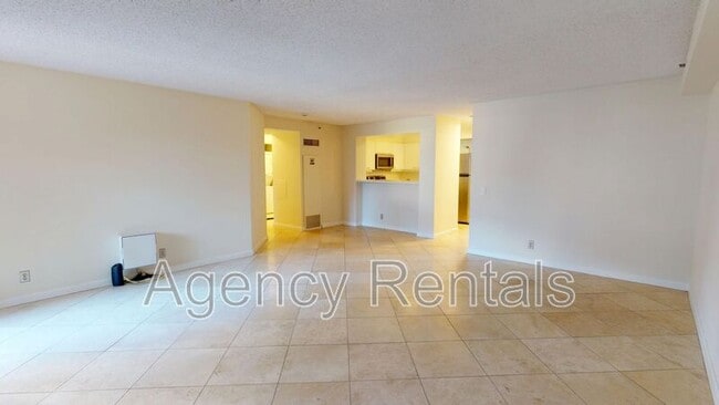 Building Photo - 425 South St