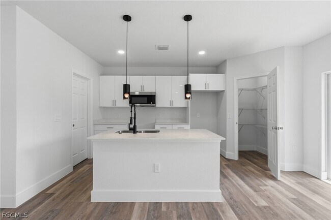 Building Photo - 325 Hermosa Ave