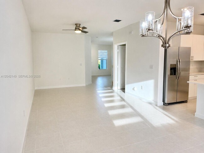 Building Photo - 114 SW 184th Ave