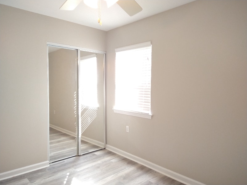 Building Photo - 6250 Bellaire Dr