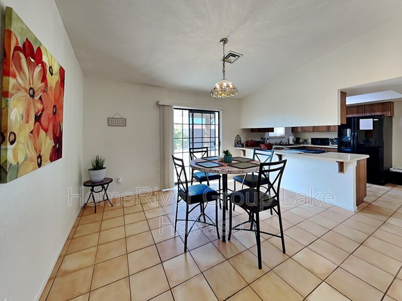 Building Photo - 2860 Edgewood Dr