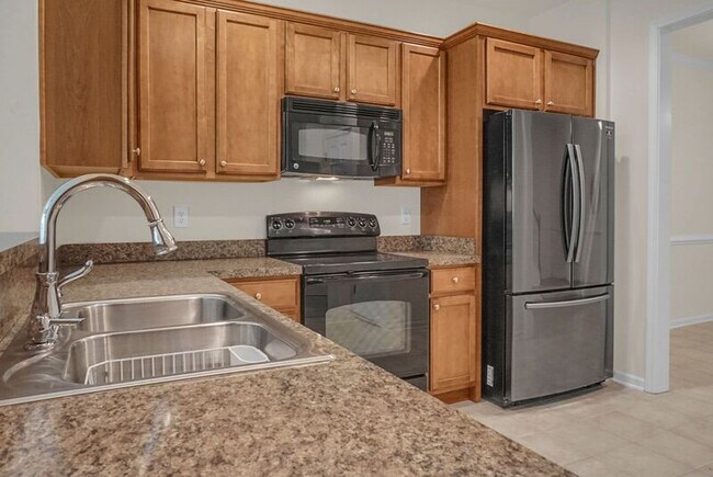 Building Photo - 215 Hemingway Cir