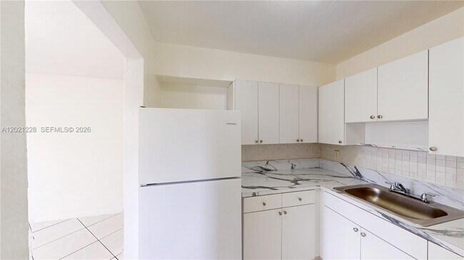 Building Photo - 6842 SW 15th St