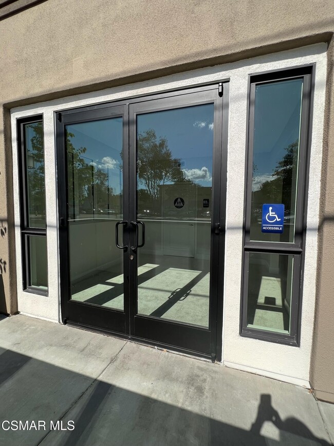 Building Photo - 3005 Cochran St