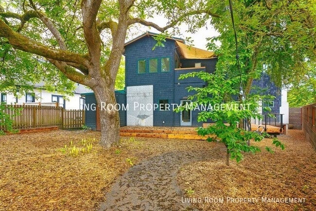 Building Photo - 8616 N Swenson-