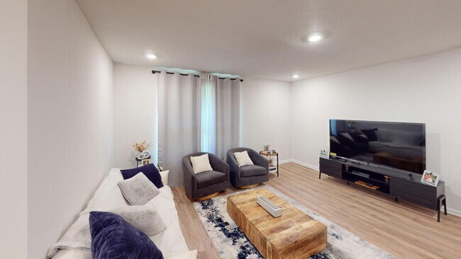 Building Photo - Modern Comfort Meets Flexibility in West P...