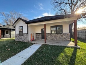 Building Photo - Stunning New Build in Central Manhattan! Available NOW!