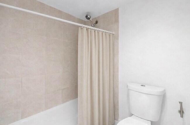 Building Photo - 500 Oaks Ln