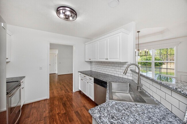 Building Photo - 197 Red Jacket Trce