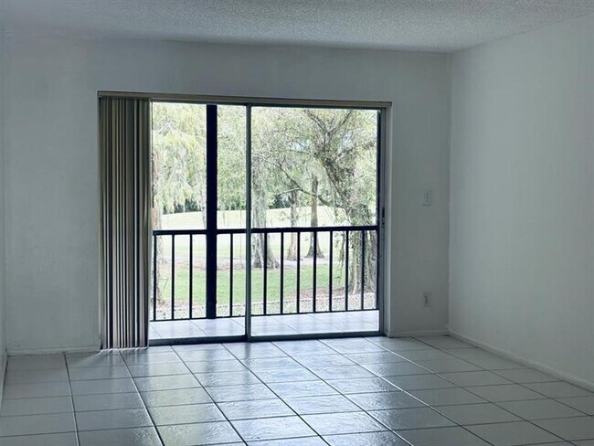 Building Photo - 7925 Fairview Dr