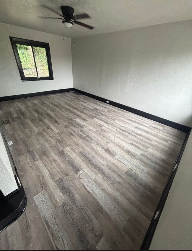 Building Photo - Fully updated 4 bedroom 2 bathroom house for rent!