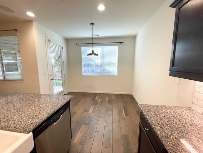 Building Photo - $2,195 Ashlan & Leonard 3 bed Home, Clovis...