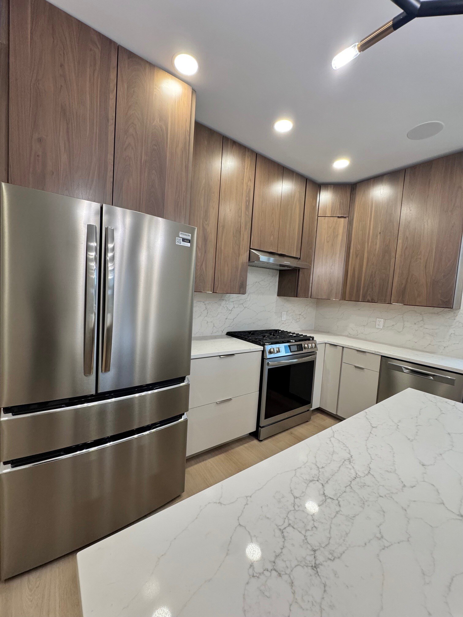 Building Photo - 85 W High St