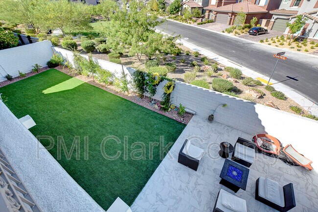 Building Photo - 320 Oakrun Ct