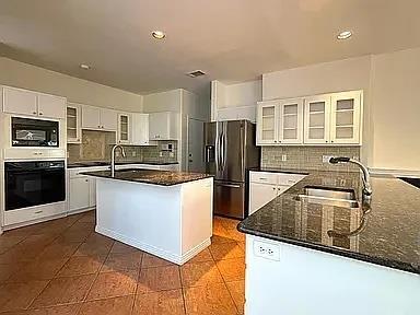 Building Photo - 10807 Love Bird Cove