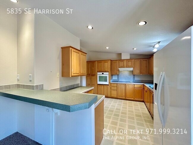 Building Photo - 5835 SE Harrison St