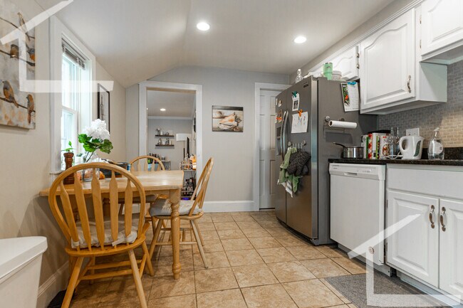 Building Photo - 15 Gordon St