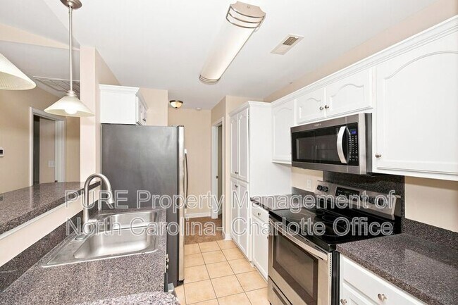 Building Photo - 1459 Ontario Dr