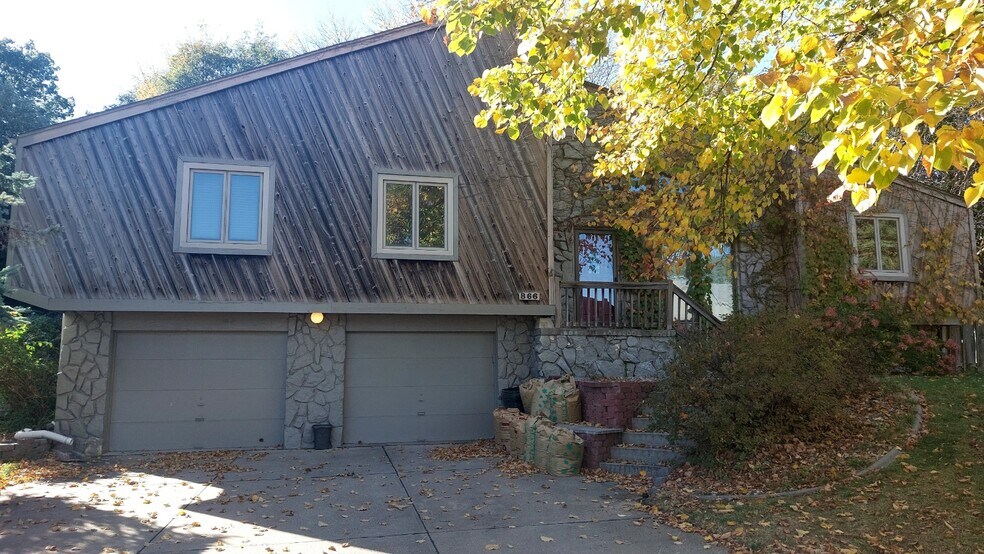 Building Photo - 866 S 156th Ave