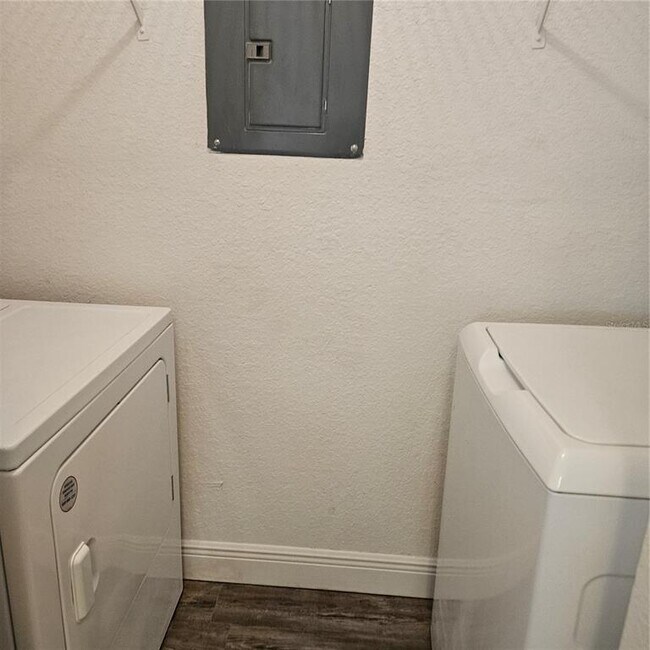 Building Photo - 2550 N Alafaya Trail