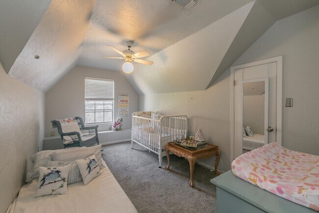 Building Photo - Charming Bungalow - Arlington Heights