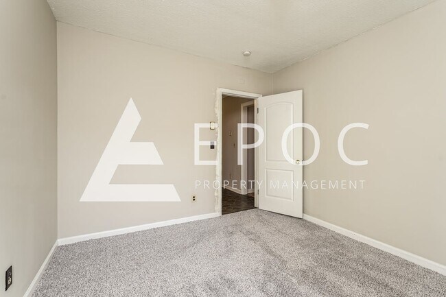 Building Photo - 2605 Ansonia St