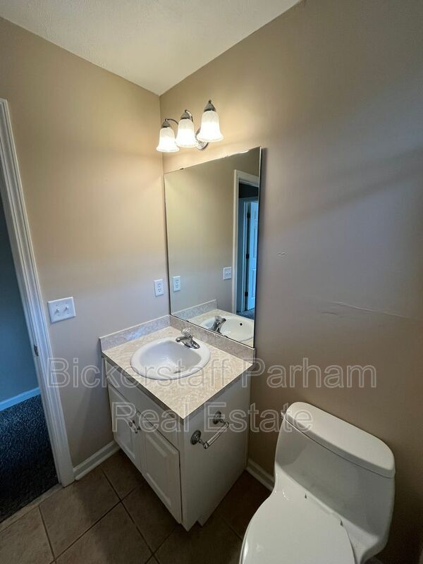 Building Photo - 6031 Broadstone Ct