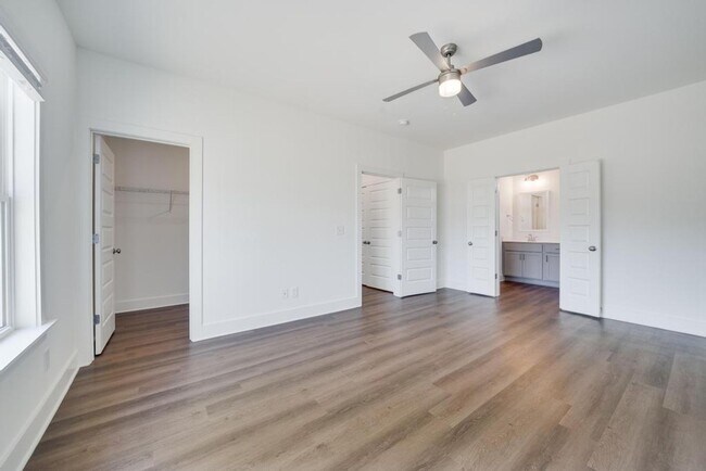 Building Photo - Primary bedroom on main level with bonus l...