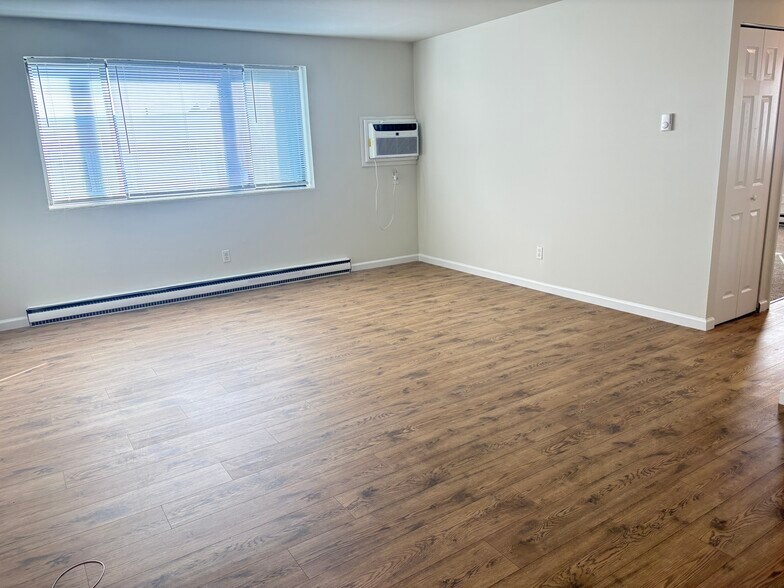 Building Photo - 3823 Garrett Rd