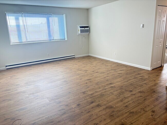 Building Photo - 3823 Garrett Rd