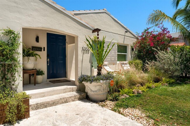 Building Photo - 1355 Biarritz Dr