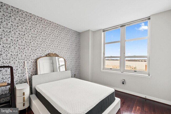 Building Photo - 157 Fleet St