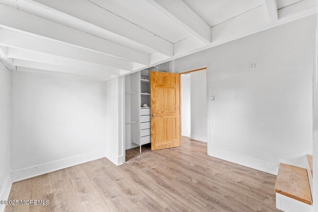 Building Photo - 807 Chestnut St