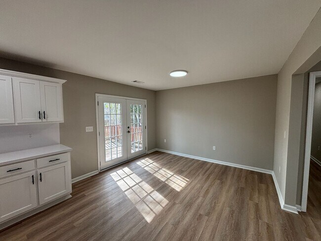 Building Photo - Home You’ll Love Coming Home To