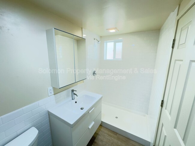 Building Photo - 513 N Ditmar St