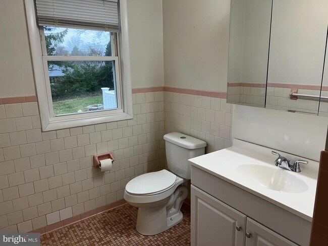 Building Photo - 810 Wisteria Dr