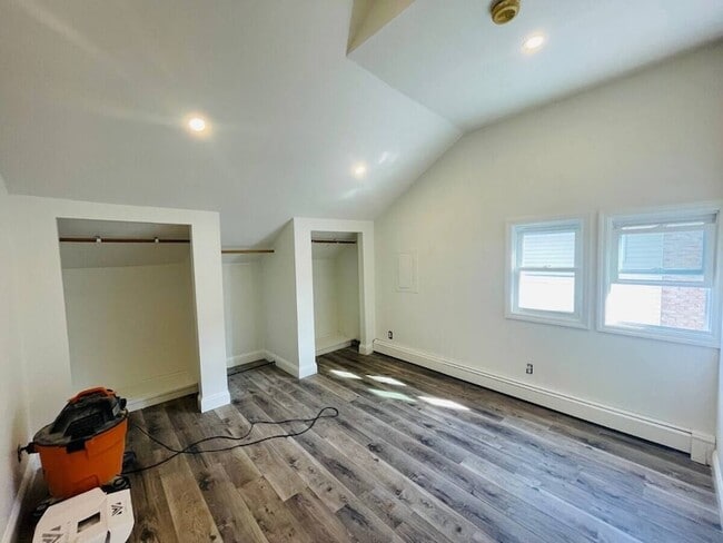Building Photo - 48 Wolfle St