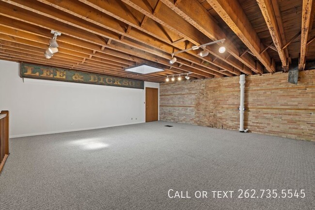 Building Photo - Amazing Spacious 3 Bedroom One of a Kind A...