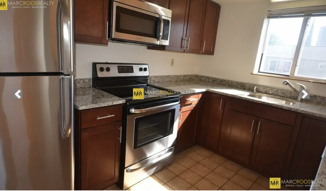 Building Photo - 332 Franklin St