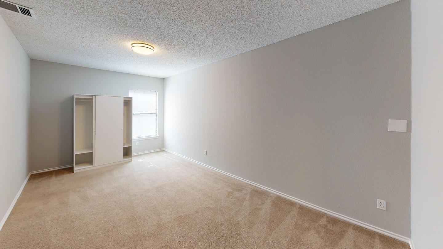 Building Photo - 7900 Bramble Bush Dr