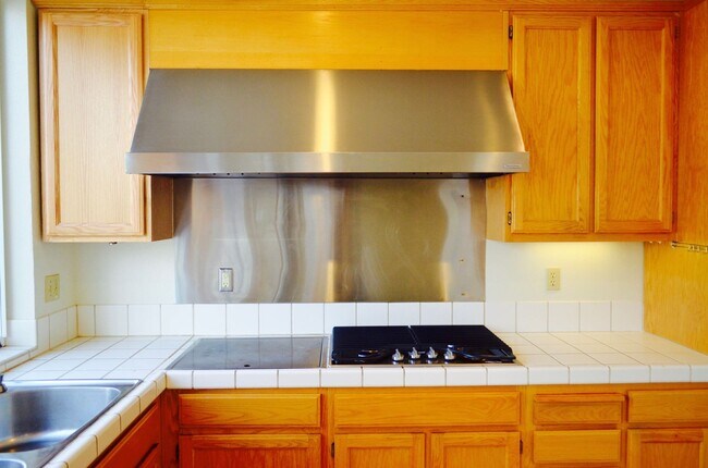 Building Photo - Large 6 BR|3 BA in the coveted Community Of Traditions Belhaven in Daly City With Views Of The Hills