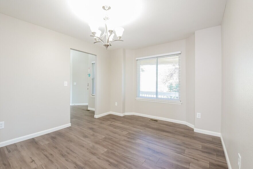 Building Photo - 19452 E Hamilton Pl