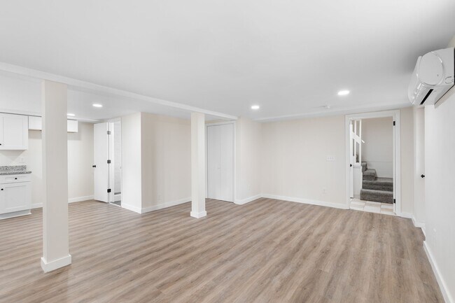 Building Photo - 1036 Seymour Ave
