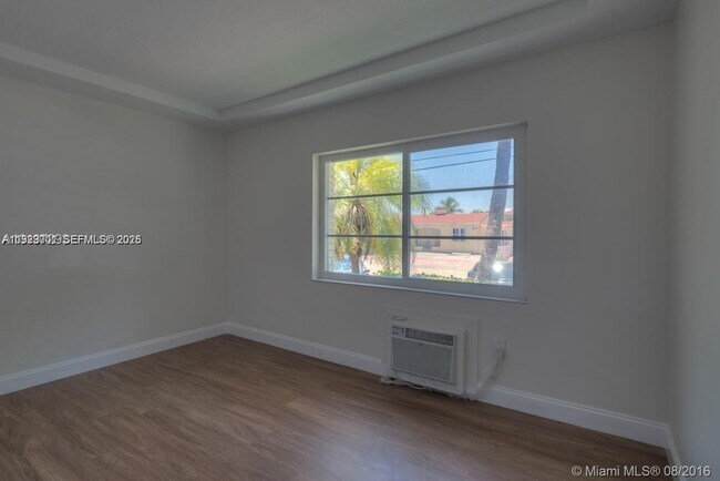 Building Photo - 6941 Bay Dr