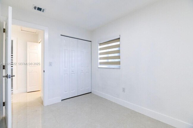 Building Photo - 5240 SW 139th Pl