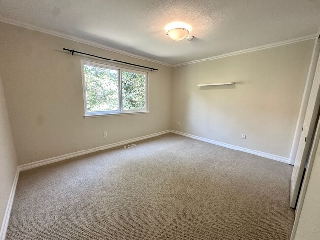 Building Photo - Beautiful San Rafael Home