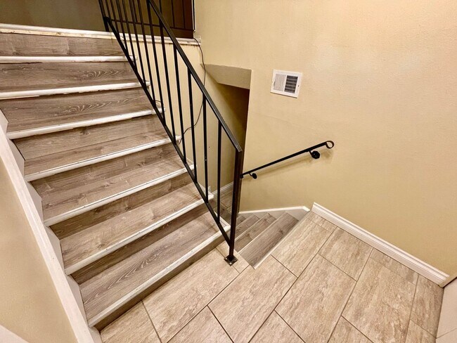 Building Photo - 5731 W 92nd Ave