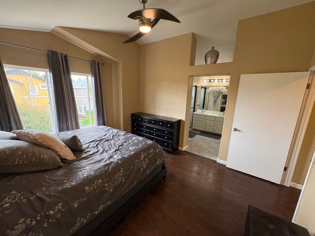 Building Photo - Beautiful 3 Bedroom 2.5 Bath Brentwood Home With SOLAR