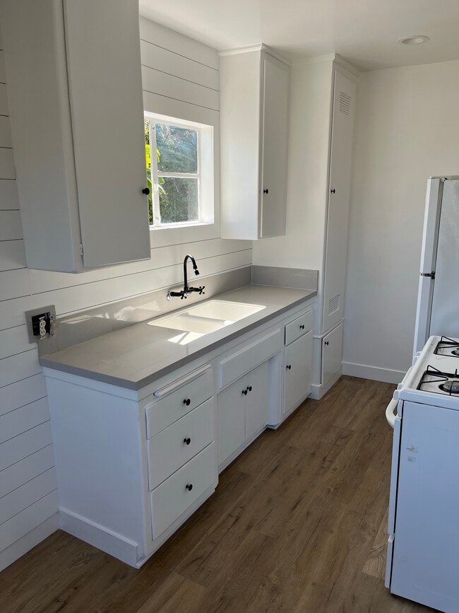 Building Photo - 1023-1031 Pico Blvd